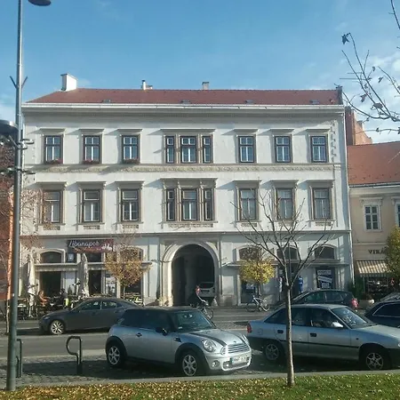 Várker In The Center Of *