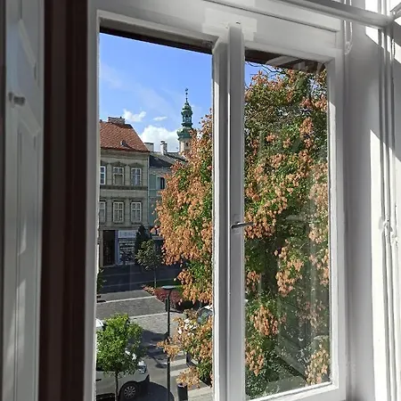 Lejlighed Varker In The Center Of *